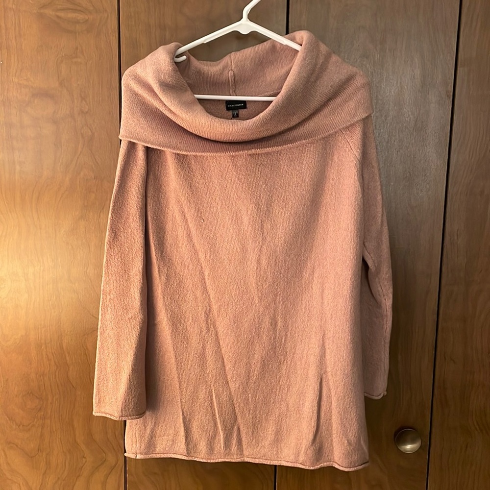 Buckle sweater